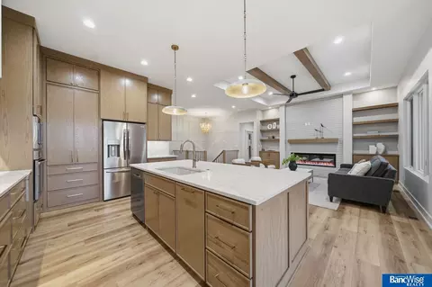 8015 S 43 St, Lincoln, NE 68516