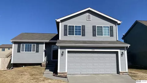 13911 Springview Dr, Papillion, NE 68133