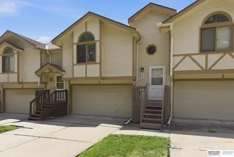 307 E 17th Ave, Bellevue, NE 68005