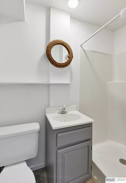 Bath - 307 E 17th Ave, Bellevue, NE 68005 photo 4 of 4
