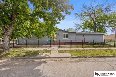 21 N 36th St, Council Bluffs, IA 51501