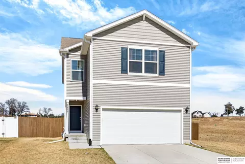 9438 Reynolds St, Omaha, NE 68122