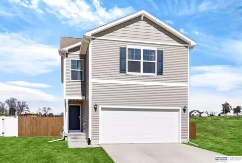9438 Reynolds St, Omaha, NE 68122