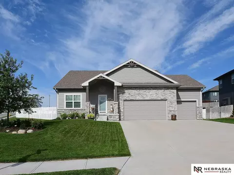 11976 S 113th St, Papillion, NE 68046