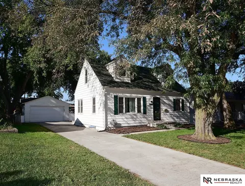 8129 Barbara St, Omaha, NE 68124