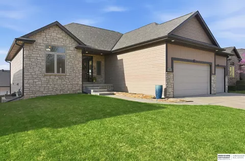 2831 Shadowbrook Dr, Lincoln, NE 68516