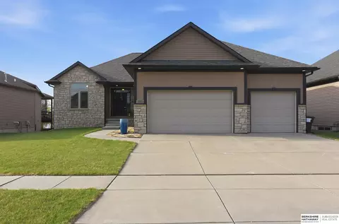 2831 Shadowbrook Dr, Lincoln, NE 68516