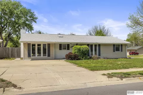 3809 S 56th St, Lincoln, NE 68506