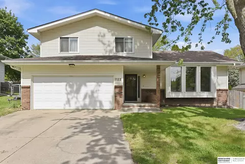 1122 Sally St, Papillion, NE 68046