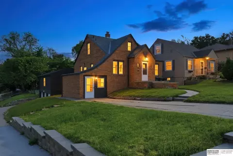 4848 Woolworth Ave, Omaha, NE 68106