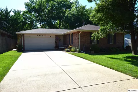 2909 S 52nd St, Lincoln, NE 68506