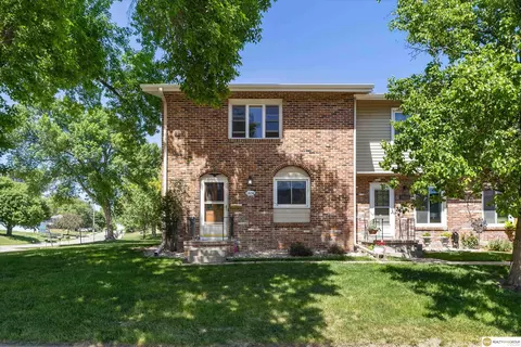 12136 Burt St, Omaha, NE 68154