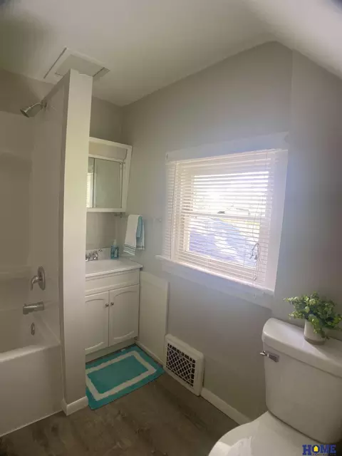 Bath - 605 N 10th St, Beatrice, NE 68310 photo 4 of 5