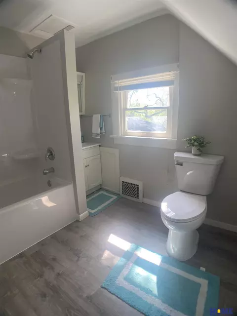 Bath - 605 N 10th St, Beatrice, NE 68310 photo 2 of 5