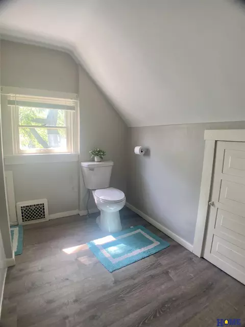 Bath - 605 N 10th St, Beatrice, NE 68310 photo 1 of 5