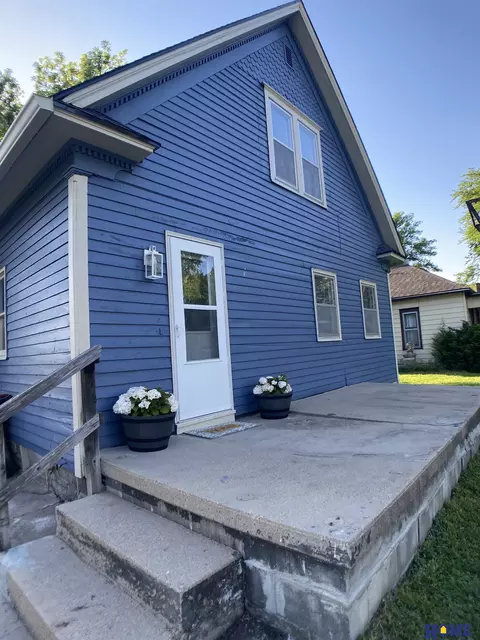 Exterior - 605 N 10th St, Beatrice, NE 68310 photo 3 of 8