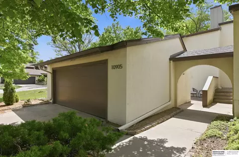 10905 Saratoga Plz, Omaha, NE 68164