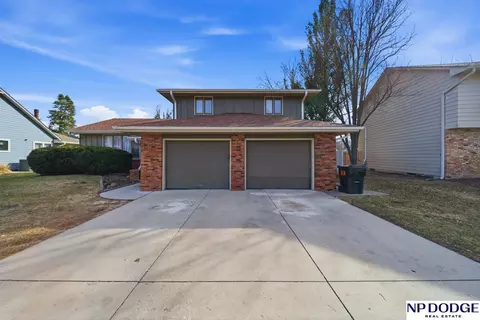 2049 Teakwood Dr, Fremont, NE 68025