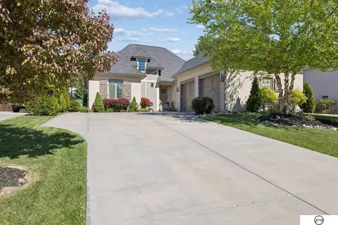5710 S 88th St, Lincoln, NE 68526