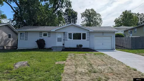 6711 S 49 St, Omaha, NE 68117