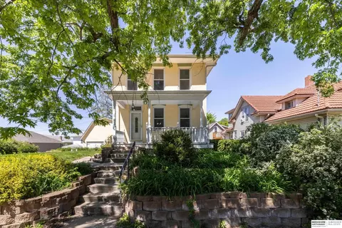 220 S 3rd St, Council Bluffs, IA 51503