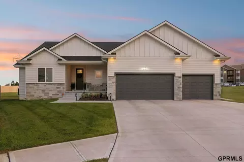 18515 Wirt Cir, Elkhorn, NE 68022
