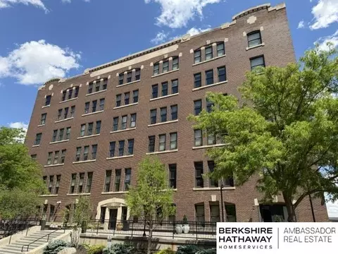 105 S 9th St #410, Omaha, NE 68102