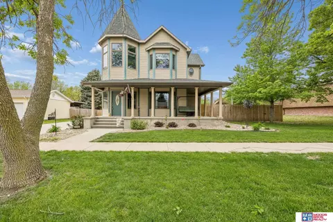 1713 N Iowa Ave, York, NE 68467