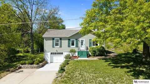 8202 Miami St, Omaha, NE 68134