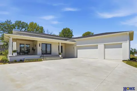 843 S 88th St, Lincoln, NE 68520