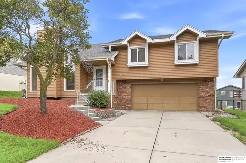 15428 Locust St, Omaha, NE 68116