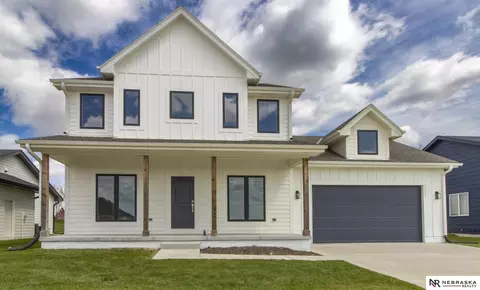 2855 Southern Hills Dr, Blair, NE 68008