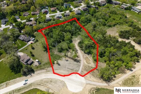 1077 N 28th Ave, Blair, NE 68008