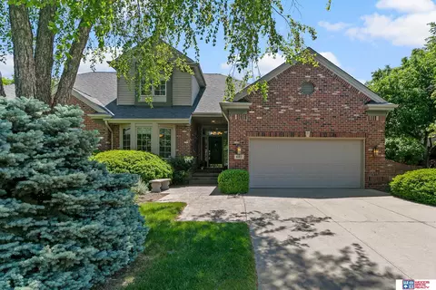 6142 Old Farm Ct, Lincoln, NE 68512