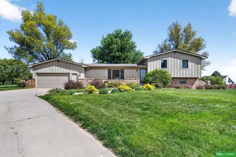 1026 Skyline Dr, Fremont, NE 68025
