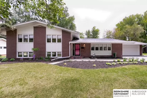 667 Dillon Dr, Omaha, NE 68132