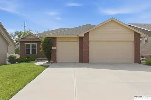 9010 S 21st St, Bellevue, NE 68147