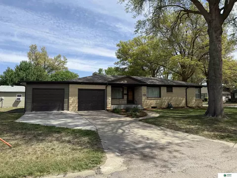 821 E 12th St, York, NE 68467