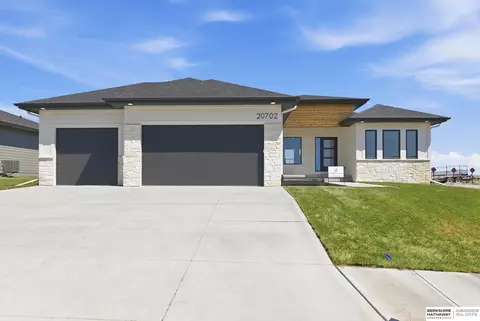 20702 Vernon Ave, Elkhorn, NE 68022