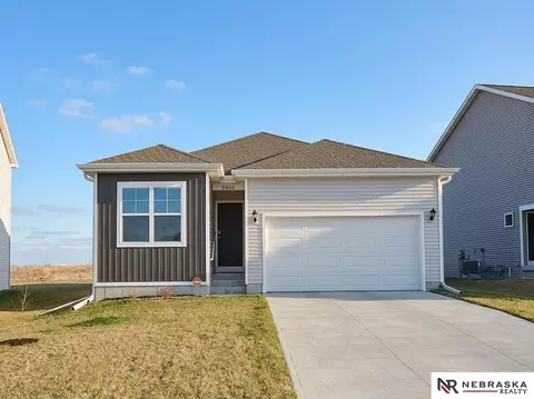 9408 Reynolds St, Omaha, NE 68122