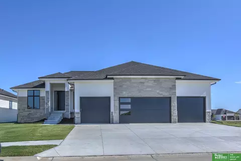 5807 N 197th St, Elkhorn, NE 68022