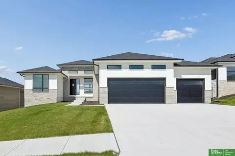 5610 N 198th St, Elkhorn, NE 68022