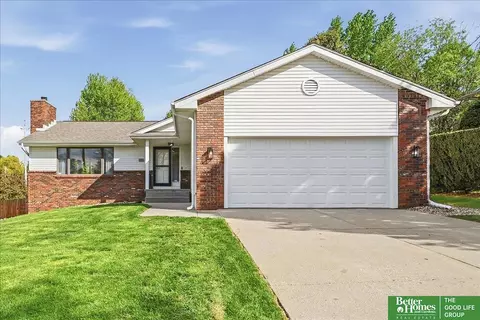 105 Kingsridge Dr, Council Bluffs, IA 51503