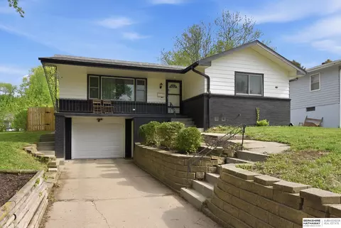 4864 Saratoga St, Omaha, NE 68104