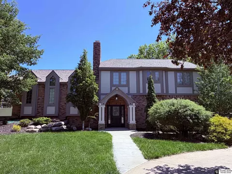 2601 Bretigne Cir, Lincoln, NE 68512