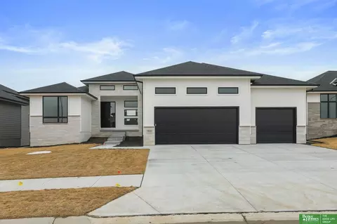 5811 N 197th St, Elkhorn, NE 68022