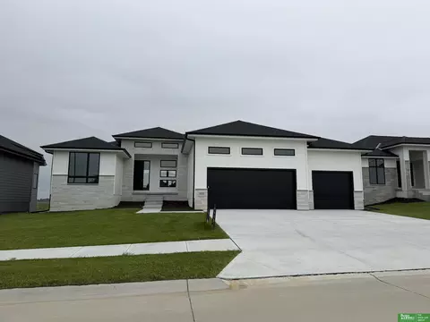 5811 N 197th St, Elkhorn, NE 68022