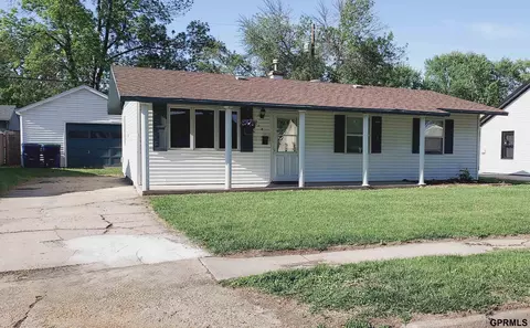 1314 Lindwood Dr, Carter Lake, IA 51510