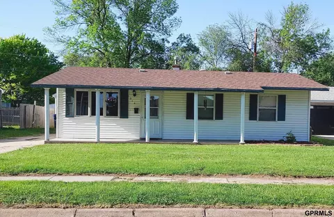 1314 Lindwood Dr, Carter Lake, IA 51510