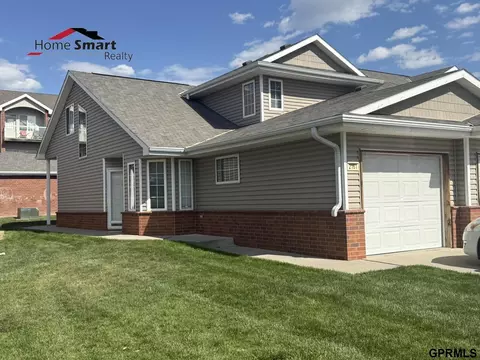 2161 Surfside Dr, Lincoln, NE 68528